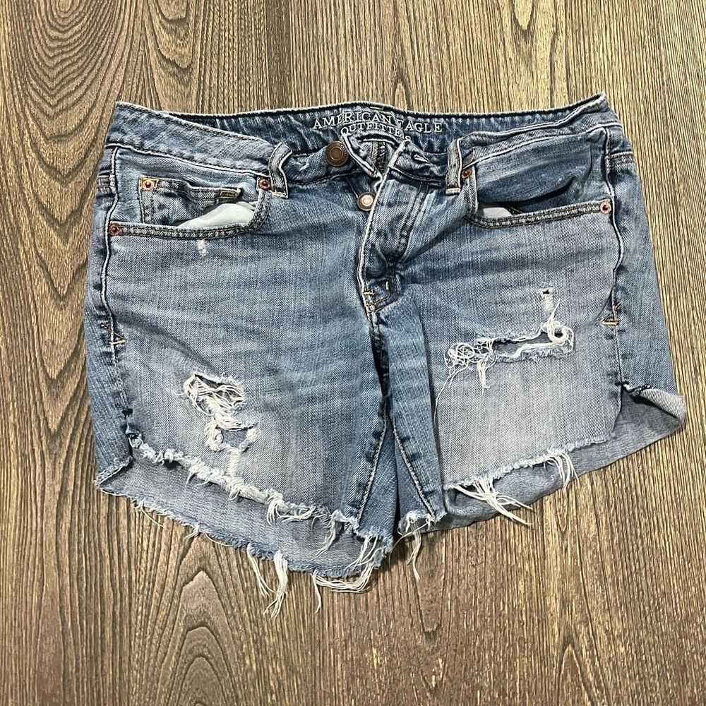 American Eagle Jean Shorts Distressed Denim Frayed Hem Medium Wash Blue Size 6